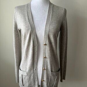 🐚Banana Republic light  grey carding Sz S Details on pocket* V-Neck*  Min…